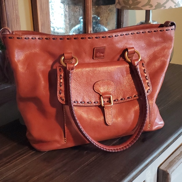 Dooney & Bourke Handbags - Dooney & Bourke XL Whiskey Leather bag